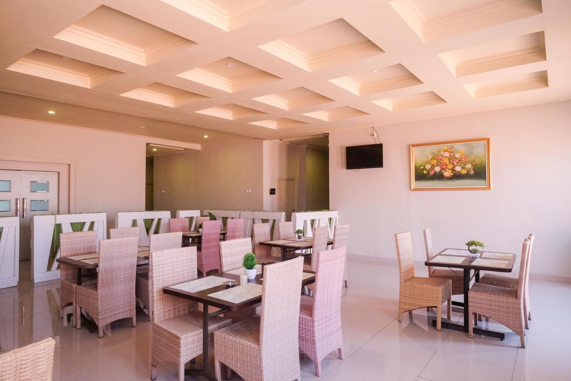 Urbanview Hotel Dedy Jaya Brebes Ngoại thất bức ảnh