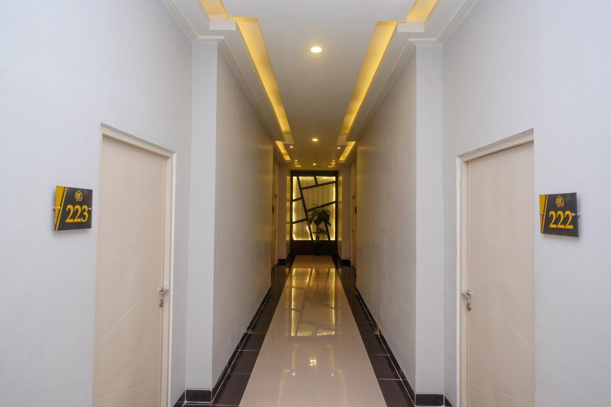 Urbanview Hotel Dedy Jaya Brebes Ngoại thất bức ảnh