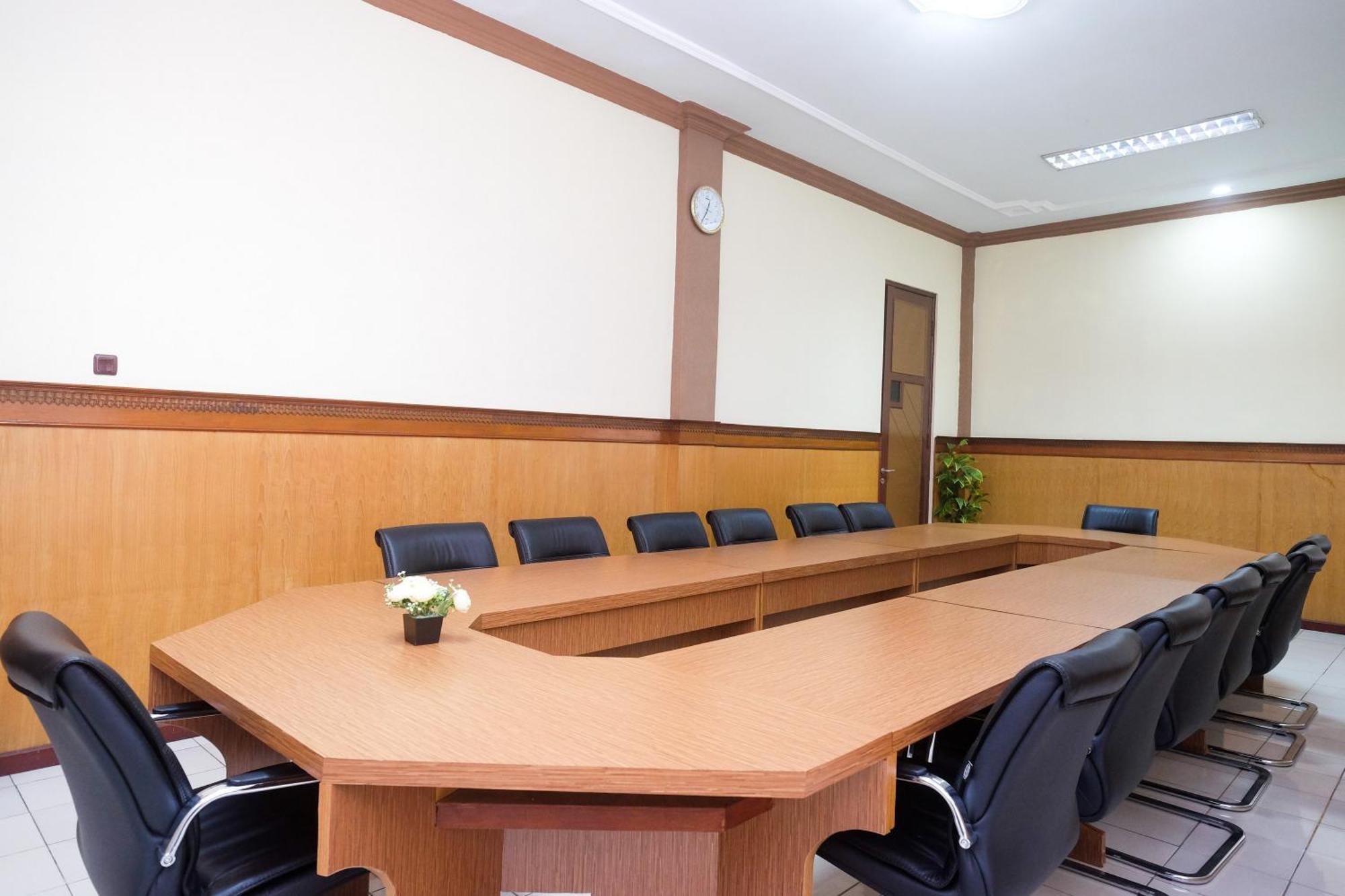 Urbanview Hotel Dedy Jaya Brebes Ngoại thất bức ảnh