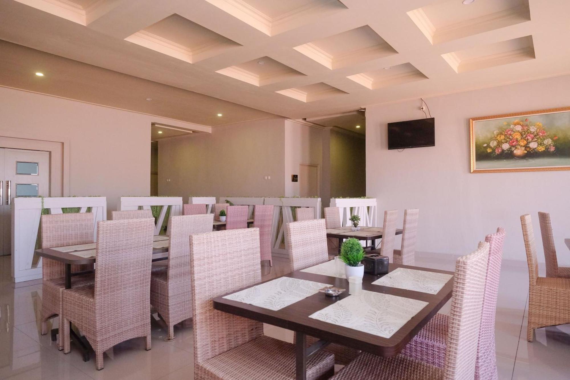 Urbanview Hotel Dedy Jaya Brebes Ngoại thất bức ảnh
