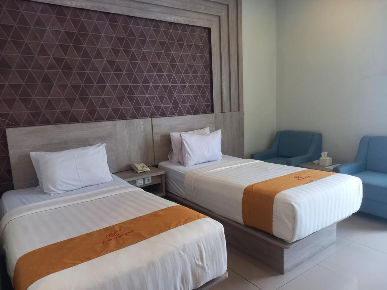 Urbanview Hotel Dedy Jaya Brebes Ngoại thất bức ảnh
