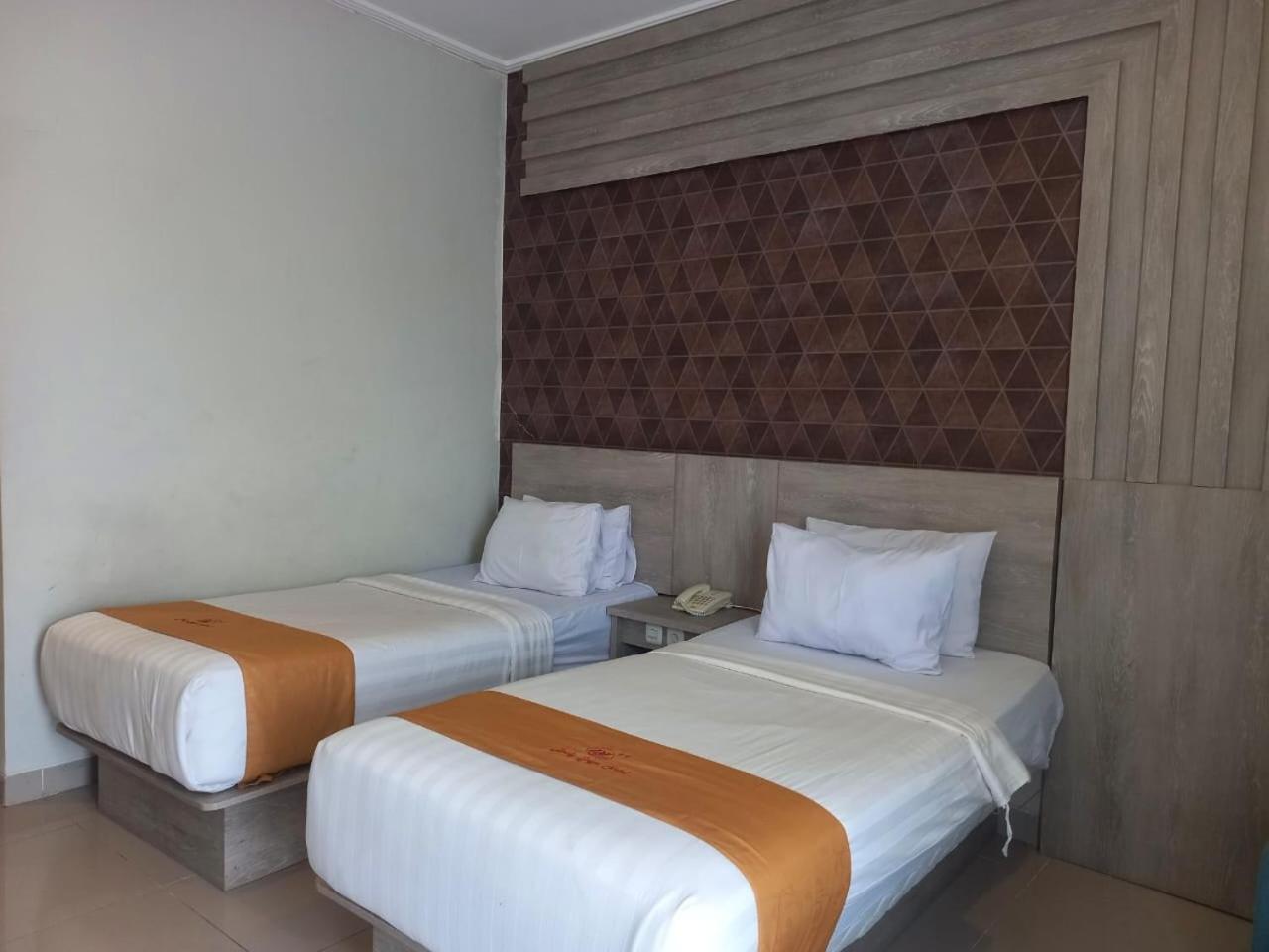 Urbanview Hotel Dedy Jaya Brebes Ngoại thất bức ảnh