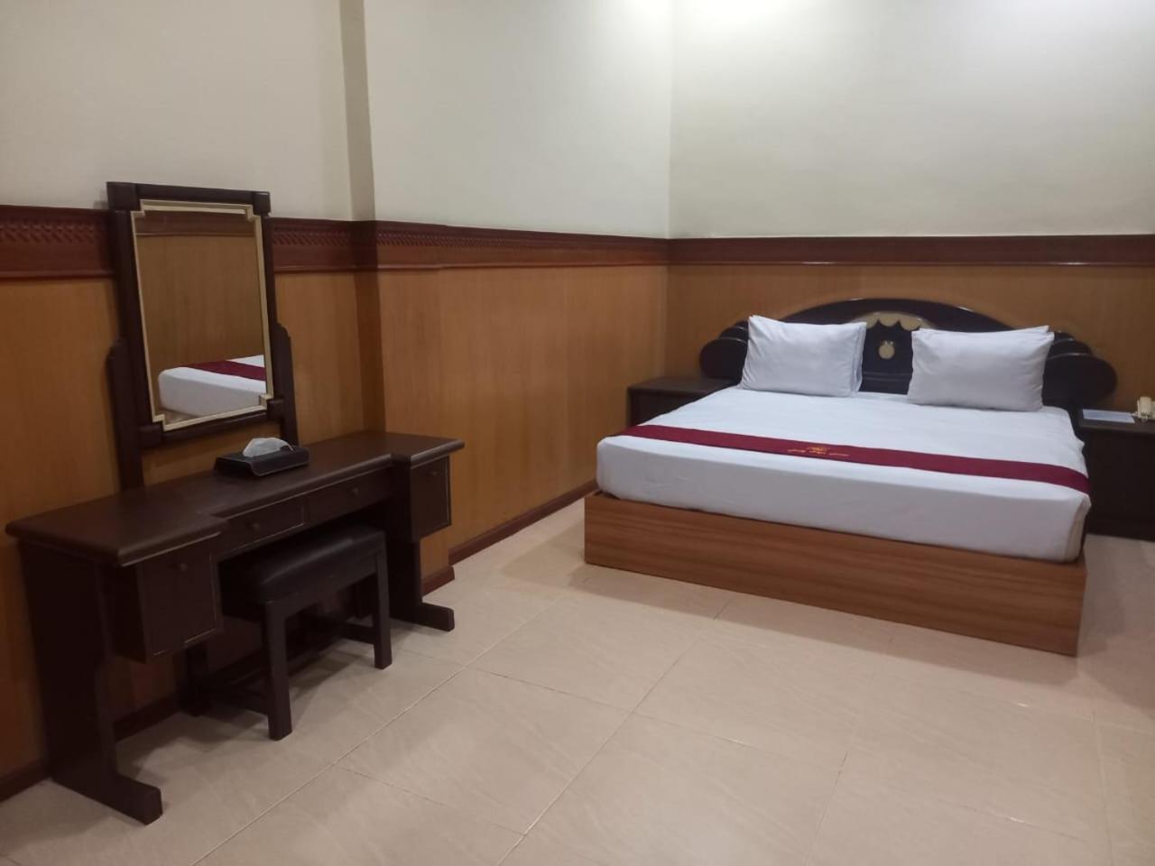 Urbanview Hotel Dedy Jaya Brebes Ngoại thất bức ảnh