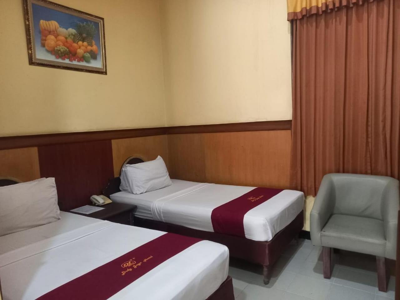 Urbanview Hotel Dedy Jaya Brebes Ngoại thất bức ảnh
