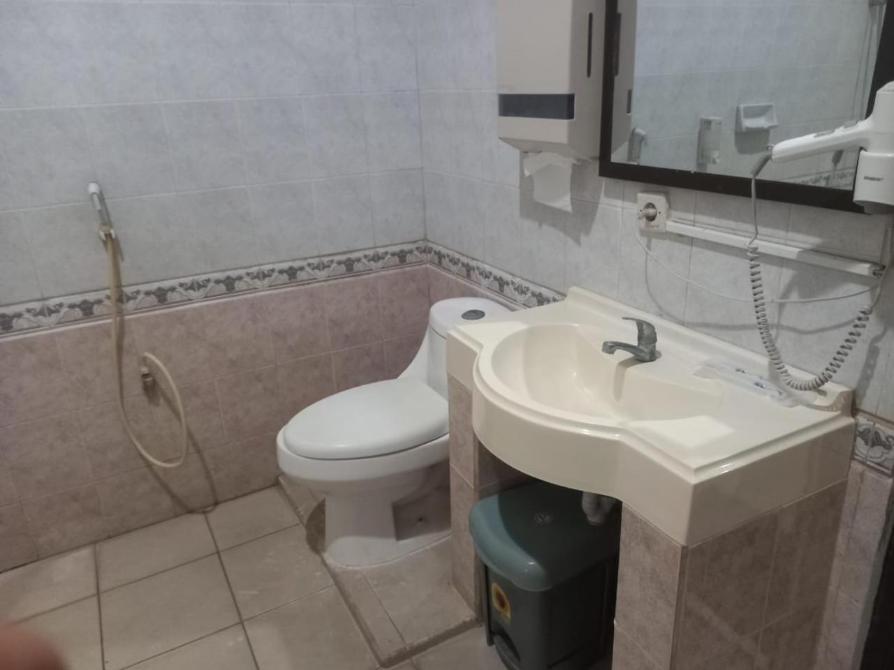 Urbanview Hotel Dedy Jaya Brebes Ngoại thất bức ảnh