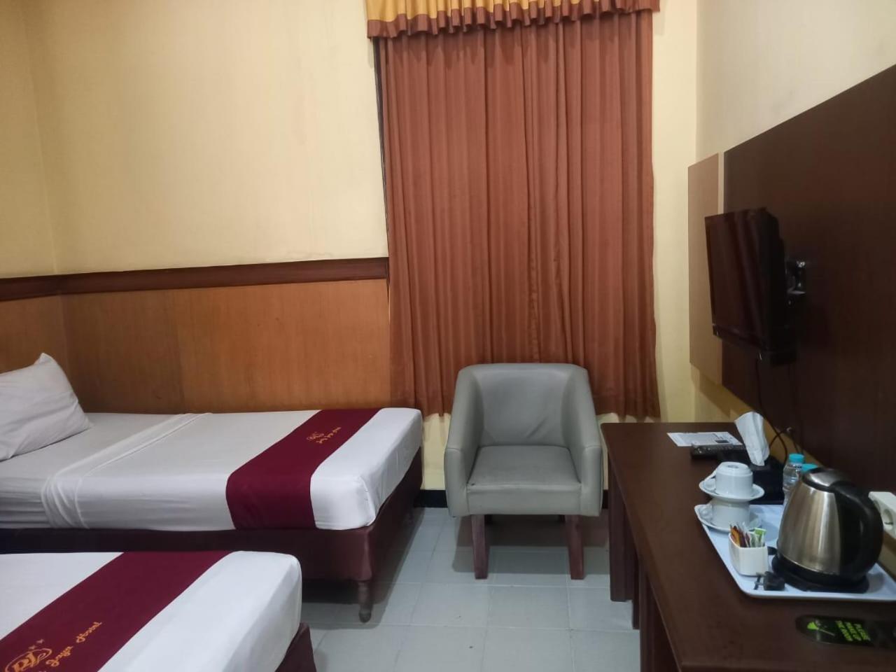 Urbanview Hotel Dedy Jaya Brebes Ngoại thất bức ảnh