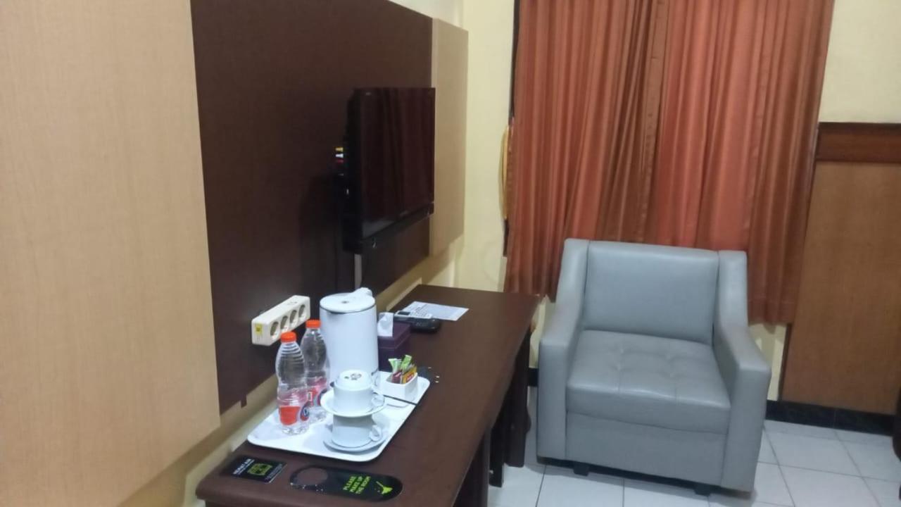 Urbanview Hotel Dedy Jaya Brebes Ngoại thất bức ảnh