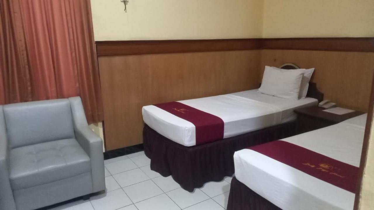 Urbanview Hotel Dedy Jaya Brebes Ngoại thất bức ảnh