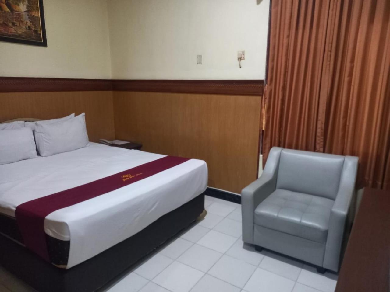 Urbanview Hotel Dedy Jaya Brebes Ngoại thất bức ảnh
