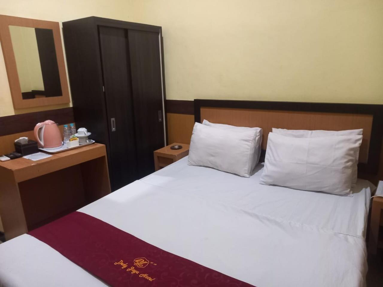 Urbanview Hotel Dedy Jaya Brebes Ngoại thất bức ảnh